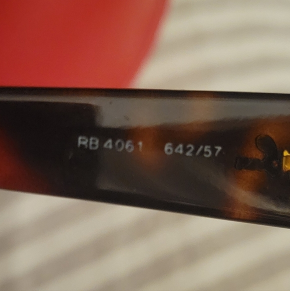 Women's Ray Ban polarized sunglasses with case - Picture 8 of 8